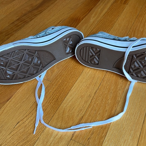 NWT rare Chuck Taylor silver sequin high tops - Picture 3 of 5